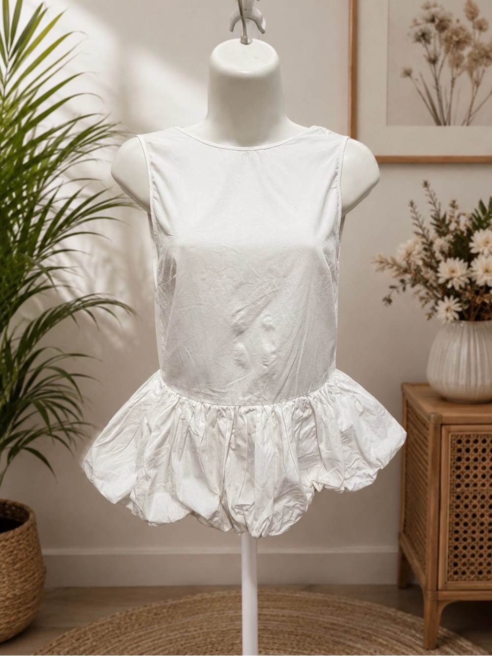 H&M White Sleeveless Ruffled bubble Peplum Top open tie back size XS